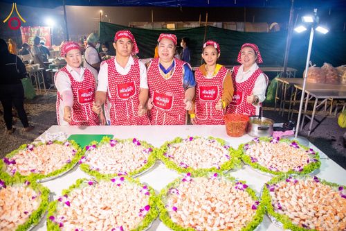 ภาพ No.199327:พิธีถวายภัตตาหารเป็นสังฆทาน แด่พระธรรมยาตรา ณ อนุสรณ์สถานบางปลา วัดบางปลา อำเภอบางเลน จังหวัดนครปฐม ในโครงการธรรมยาตรา กตัญญูบูชา มหาปูชนียาจารย์ พระมงคลเทพมุนี(สด จนฺทสโร) พระผู้ปราบมาร อนุสรณ์สถาน 7 แห่ง ปีที่ 13 วันที่ 22 มกราคม พ.ศ. 2568