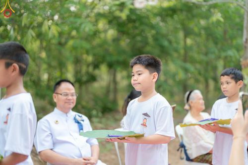 ภาพ No.135011: พิธีบรรพชาสามเณร  พิธีตักบาตรฉลองสามเณรใหม่ วันที่ 1 เมษายน พ.ศ.2567 ในโครงการบรรพชาสามเณรฟื้นฟูพระพุทธศาสนาทั่วไทย ณ ศูนย์ปฏิบัติธรรมแก้วเมืองเลย