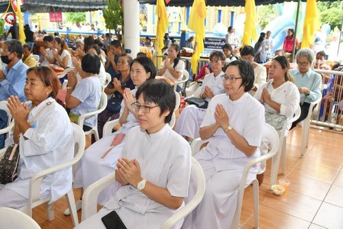 ภาพ No.165355:พิธีทอดกฐิน ณ วัดธรรมจริยา จ.พระนครศรีอยุธยา ในโครงการกฐินสามัคคีทั่วไทย 30,000 วัด บูชาธรรม 80 ปี หลวงพ่อธัมมชโย โดยคณะศิษยานุศิษย์วัดพระธรรมกาย วันที่ 20 ตุลาคม พ.ศ. 2567