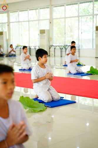 ภาพ No.134804:พิธีตัดปอยผม พิธีขอขมารับผ้าไตร พิธีบรรพชา และพิธีถวายบาตร ในโครงการบรรพชาสามเณร ฟื้นฟูพระพุทธศาสนาทั่วไทย  ณ ศูนย์ปฏิบัติธรรมและศูนย์อบรมเยาวชนเพชรบุรี ต.ท่าแลง อ.ท่ายาง จ.เพชรบุรี