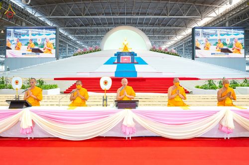 ภาพ No.76601:พิธีถวายโคมมาฆประทีป น้อมถวายเป็นพุทธบูชา แด่คณะพระภิกษุ สามเณร วัดพระธรรมกาย วันที่ 25 กุมภาพันธ์ พ.ศ. 2566