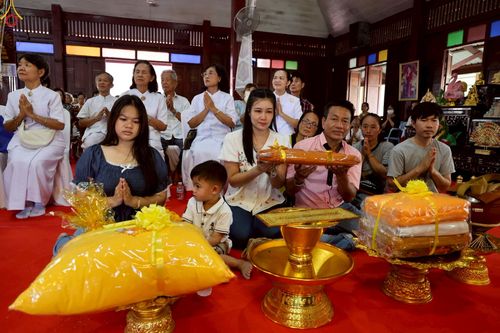 ภาพ No.254546:วันที่ 12 ตุลาคม พ.ศ. 2568 พิธีทอดกฐินสามัคคีทั่วไทย 30,000 วัด โดยคณะศิษยานุศิษย์ บูชาธรรม 81 ปี หลวงพ่อธัมมชโย ณ วัดนาคูโมทนามัยปุญญาราม ตำบลบางพระ อำเภอเมืองฉะเชิงเทรา จังหวัดฉะเชิงเทรา