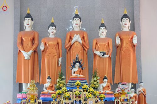 ภาพ No.166675:พิธีทอดกฐิน ณ วัดด่าน กรุงเทพมหานคร ในโครงการกฐินสามัคคีทั่วไทย 30,000 วัด บูชาธรรม 80 ปี หลวงพ่อธัมมชโย โดยคณะศิษยานุศิษย์วัดพระธรรมกาย วันที่ 23 ตุลาคม พ.ศ. 2567