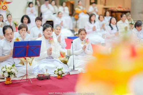 ภาพ No.159880:พิธีบูชาข้าวพระ วันอาทิตย์ต้นเดือน ณ วัดพระธรรมกายลอนดอน วันที่ 6 ตุลาคม พ.ศ. 2567