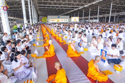 ภาพ No.134939:พิธีถวายบาตรแด่นาคธรรมทายาท ในโครงการบรรพชาสามเณรฟื้นฟูพระพุทธศาสนาทั่วไทย ณ สภาธรรมกายสากล วัดพระธรรมกาย จ.ปทุมธานี วันเสาร์ที่ 6 เมษายน พ.ศ. 2567