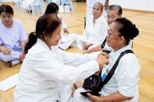 ภาพ No.242684:วันที่ 29-31 สิงหาคม พ.ศ. 2568 องค์กรภาคีเครือข่าย “บวร” (บ้าน-วัด-โรงเรียน-ราชการ) อ.คลองหลวง จัดบวชอุบาสิกาแก้ว ถวายพระราชกุศลแด่สมเด็จพระพันปีหลวง - กตัญญูบูชาแด่ผู้มีพระคุณ