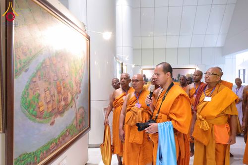 ภาพ No.327643:วันที่ 1-6 พฤษภาคม พ.ศ.2569 ต้อนรับชาวต่างชาติ พระภิกษุ คณะชาวเมียนมาร์  อุบาสิกาชาวอินเดีย เยี่ยมชมวัดพระธรรมกายและสักการะพระมหาธรรมกายเจดีย์