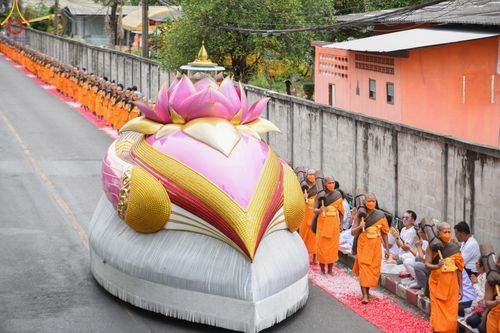 ภาพ No.128446:พิธีอัญเชิญพระบรมสารีริกธาตุ " ใจกลางเมืองนครหาดใหญ่ " เพื่อประดิษฐาน ณ มหารัตนเจดีย์สิริปทุมสวรรค์ (เจดีย์อริยพุทธะ 5 พระองค์) ศูนย์ปฏิบัติธรรมภาคใต้ อ.บางกล่ำ จ.สงขลา  วันที่ 9 มีนาคม พ.ศ. 2567 (ชุดที่ 2)