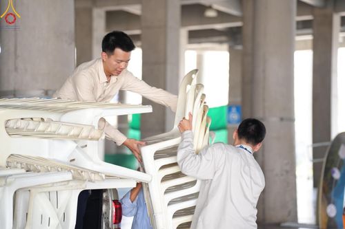 ภาพ No.59601:V.39 ทุ่มสุดใจ ธรรมชัย 80 ปี การเตรียมงาน การปฏิบัติงาน ของเจ้าหน้าที่หน่วยงานต่างๆ เพื่อพิธีฉลองอายุวัฒนมงคล 80 ปี หลวงพ่อธัมมชโย และรับถวายมหาสังฆทาน 10,000 กว่าวัดทั่วประเทศ ในวันคุ้มครองโลก จันทร์ที่ 22 เมษายน พ.ศ. 2567