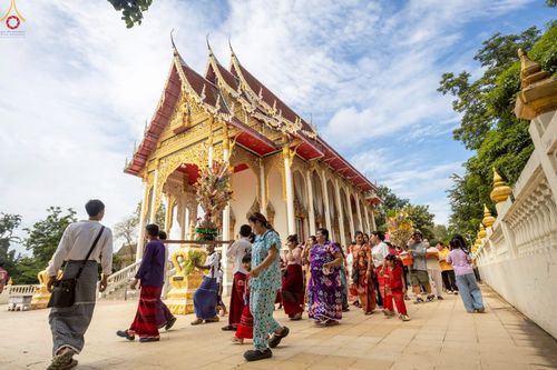 ภาพ No.255980:วันที่ 15 ตุลาคม พ.ศ. 2568 พิธีทอดกฐินสามัคคีทั่วไทย 30,000 วัด โดยคณะศิษยานุศิษย์ บูชาธรรม 81 ปี หลวงพ่อธัมมชโย ณ วัดตะโกสูง อ.ดอนตูม จ.นครปฐม