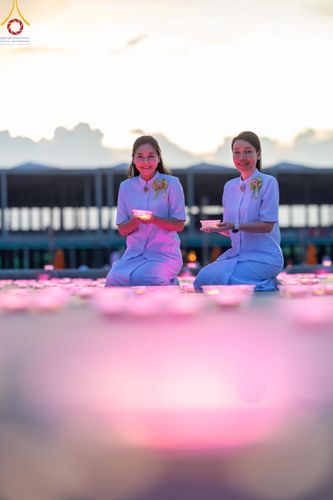 ภาพ No.150267:พิธีจุดประทีป และพิธีฉลองชัยสวดมนต์ บทธัมมจักกัปปวัตตนสูตร ครบ 6,668,272,727 จบ เนื่องในวันธรรมชัย 27 สิงหาคม พ.ศ. 2567 ณ มหารัตนวิหารคด วัดพระธรรมกาย