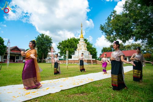 ภาพ No.173320:พิธีทอดกฐิน วัดศรีดงเย็น จ.ลำพูน ในโครงการกฐินสามัคคีทั่วไทย 30,000 วัด บูชาธรรม 80 ปี หลวงพ่อธัมมชโย โดยคณะศิษยานุศิษย์วัดพระธรรมกาย วันที่ 31 ตุลาคม พ.ศ. 2567