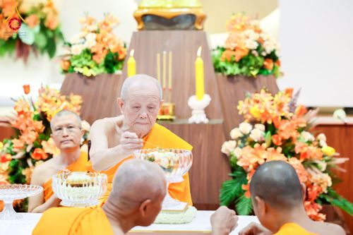 ภาพ No.254757:วันที่ 15 ตุลาคม พ.ศ. 2568 พิธีบรรจุพระบรมสารีริกธาตุภายในพระเกตุองค์พระประธาน สมโภชพระประธาน พระธรรมกาย ณ ศูนยอบรมเยาวชนกาญจนบุรี
