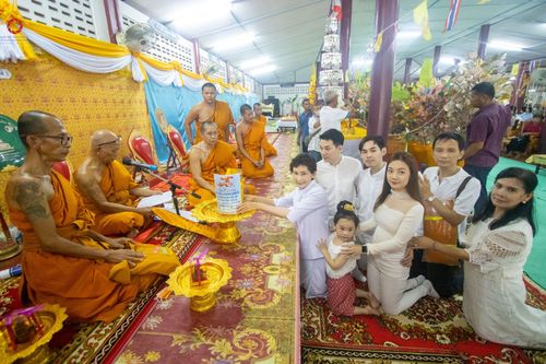 ภาพ No.94065:พิธีทอดกฐินสามัคคีทั่วไทย 5,000 วัด ณ วัดถ้ำมุนีนาถ ต.เกาะสำโรง อ.เมือง จ.กาญจนบุรี วันที่ 12 พฤศจิกายน พ.ศ. 2566