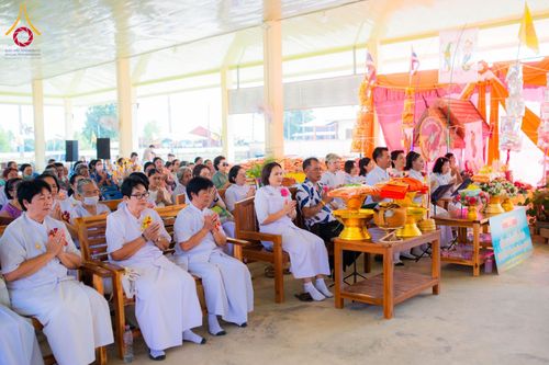 ภาพ No.178488:พิธีทอดกฐิน ณ วัดฟากทุ่ง ต.โนนพลวง อ.ลานกระบือ จ.กำแพงเพชร ในโครงการทอดกฐินสามัคคีทั่วไทย 30,000 วัด บูชาธรรม 80 ปี หลวงพ่อธัมมชโย โดยคณะศิษยานุศิษย์วัดพระธรรมกาย วันที่ 14 พฤศจิกายน พ.ศ. 2567