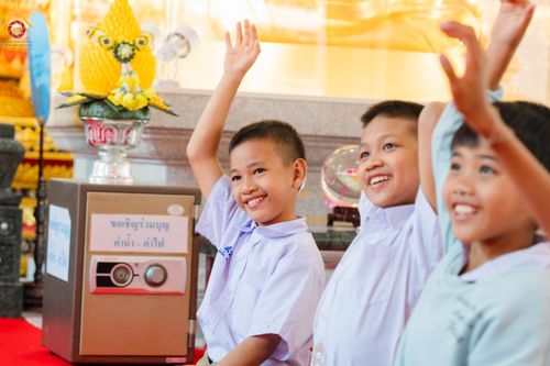 ภาพ No.189534:พิธีทอดผ้าป่าทำนุบำรุงศาสนสถาน ในโครงการธรรมยาตรา กตัญญูบูชา มหาปูชนียาจารย์ พระมงคลเทพมุนี(สด จนฺทสโร) พระผู้ปราบมาร อนุสรณ์สถาน 7 แห่ง ปีที่ 13 ณ วัดสองพี่น้อง ต.ต้นตาล อ.สองพี่น้อง จ.สุพรรณบุรี วันที่ 5 มกราคม พ.ศ. 2568