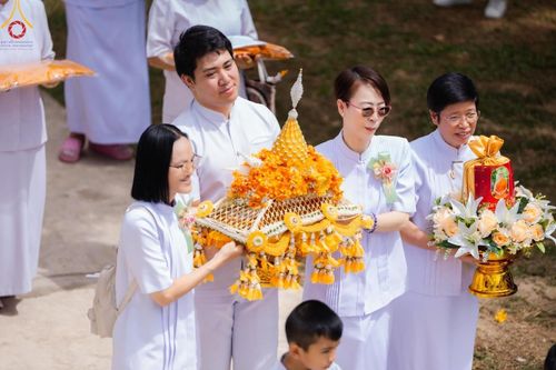 ภาพ No.166715:พิธีทอดกฐิน ณ วัดเขาดินมังกรทอง อ.บ่อทอง จ.ชลบุรี  ในโครงการกฐินสามัคคีทั่วไทย 30,000 วัด บูชาธรรม 80 ปี หลวงพ่อธัมมชโย โดยคณะศิษยานุศิษย์วัดพระธรรมกาย วันที่ 23 ตุลาคม พ.ศ. 2567