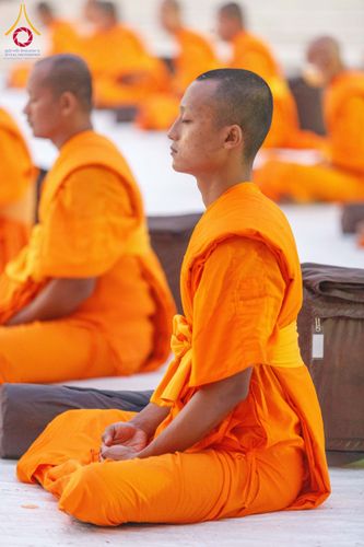 ภาพ No.191649:พระธรรมยาตราปฏิบัติธรรม และถ่ายภาพหมู่ประวัติศาสตร์ ณ อนุสรณ์สถานคลองบางนางแท่น อ.สามพราน จ.นครปฐม ในโครงการธรรมยาตรา กตัญญูบูชา มหาปูชนียาจารย์ พระมงคลเทพมุนี(สด จนฺทสโร) พระผู้ปราบมาร อนุสรณ์สถาน 7 แห่ง ปีที่ 13 วันที่ 8 มกราคม พ.ศ. 2568