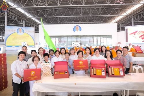 ภาพ No.212218:วันพุธที่ 19 มีนาคม พ.ศ. 2568 การบรรจุไทยธรรมลงกล่องสำเร็จ 43,500 กล่อง เพื่อถวายแด่พระสังฆาธิการ 40,000 กว่าวัดทั่วไทย ในวันคุ้มครองโลก 22 เมษายน พ.ศ. 2568 ณ บ้านแก้วเรือนทองคุณยายฯ วัดพระธรรมกาย