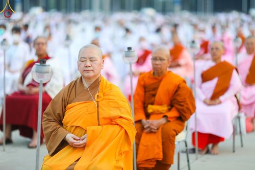 ภาพ No.77155:พิธีจุดมาฆประทีป ในวันมาฆบูชา อาทิตย์ต้นเดือนที่ 6 มีนาคม พ.ศ. 2566 ณ วัดพระธรรมกาย อ.คลองหลวง จ.ปทุมธานี