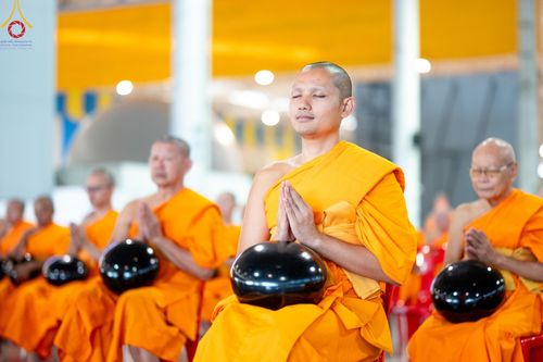 ภาพ No.167453:พิธีตักบาตรและพิธีบูชาข้าวพระ ในวันอาทิตย์ที่ 3 พฤศจิกายน พ.ศ. 2567 ณ วัดพระธรรมกาย