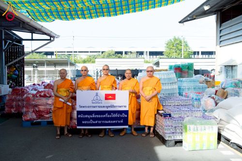 ภาพ No.273637:วันที่ 27 พฤศจิกายน พ.ศ. 2568 คณะศิษยานุศิษย์วัดพระธรรมกาย มูลนิธิธรรมกาย มอบอาหารและสิ่งของความช่วยเหลือให้พี่น้องชาวใต้ ผู้ประสบอุทกภัยน้ำท่วม