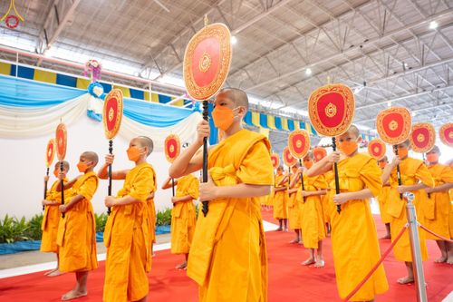 ภาพ No.88100:พิธีมุทิตาสักการะ เปรียญธรรม 9,6,3 และบาลีศึกษา 6,3  พิธีมอบดวงแก้วสามเณรทรงบาลีไวยากรณ์ วันอาทิตย์ 17 กันยายน พ.ศ. 2566 ณ สภาธรรมกายสากล วัดพระธรรมกาย