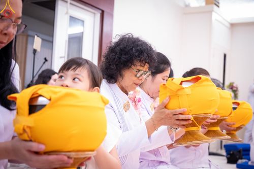 ภาพ No.144969:พิธีบรรพชา และอุปสมบท ธรรมทายาท โดยมี พระเดชพระคุณพระธรรมรัตนาภรณ์ เป็นพระอุปัชฌาย์ ยังความปลื้มปิติใจให้แก่ผู้ปกครอง และคณะญาติมิตร ณ วัดพระธรรมกายนิวเจอร์ซี  ประเทศสหรัฐอเมริกา