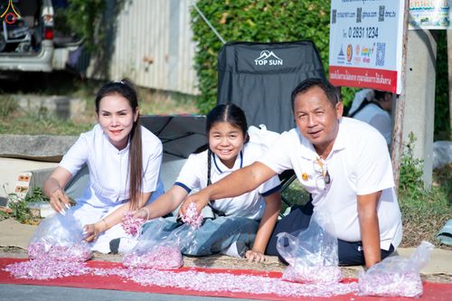 ภาพ No.287694:วันที่ 3 มกราคม พ.ศ. 2569 พิธีต้อนรับพระธรรมยาตรา ครั้งที่ 2 (ภาพชุดที่ 2) ในโครงการธรรมยาตรา กตัญญูบูชา มหาปูชนียาจารย์ พระมงคลเทพมุนี(สด จนฺทสโร) พระผู้ปราบมาร อนุสรณ์สถาน 7 แห่ง ปีที่ 14 ณ อนุสรณ์สถานมหาวิหารพระมงคลเทพมุนี (โลตัสแลนด์) อ.สองพี่น้อง จ.