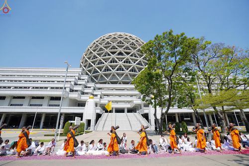 ภาพ No.304607:วันที่ 25 มกราคม พ.ศ. 2569 พิธีต้อนรับพระธรรมยาตรา (ภาพชุดที่ 2) รร.สามัคคีราษฏร์บำรุง-วัดพระธรรมกาย ในโครงการธรรมยาตรา กตัญญูบูชา มหาปูชนียาจารย์ พระมงคลเทพมุนี(สด จนฺทสโร) พระผู้ปราบมาร อนุสรณ์สถาน 7 แห่ง ปีที่ 14