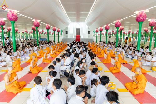 ภาพ No.82742:พิธีเวียนประทักษิณ, พิธีวันทาเจดีย์ ณ มหาธรรมกายเจดีย์  พิธีบรรพชาหมู่พระพี่เลี้ยงเข้าพรรษา, ธรรมทายาทอุดมศึกษา รุ่นที่ 50(ภาคฤดูฝน) และธรรมทายาทพุทธศาสตร์สากล รุ่นที่ 7 (ภาคฤดูฝน) วันเสาร์ที่ 17 มิถุนายน พ.ศ. 2566 ณ  โบสถ์พระไตรปิฎก วัดพระธรรมกาย จ.ปทุม