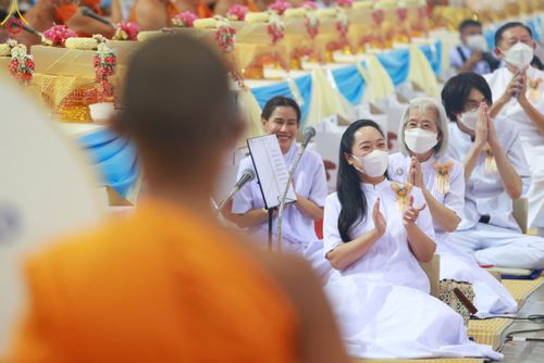 ภาพ No.85298:พิธีมุทิตาสักการะพระภิกษุ ผู้สอบได้เปรียญธรรม ๙ ประโยคระดับโลก, พิธีมอบโล่เกียรติยศและทุนการศึกษา สำนักเรียนบาลีดีเด่นทั่วประเทศ ในวันสมาธิโลก อาทิตย์ที่ 6 สิงหาคม พ.ศ. 2566 ณ สภาธรรมกายสากล วัดพระธรรมกาย