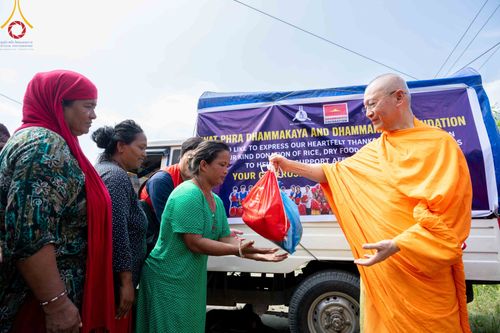 ภาพ No.348051:วันที่ 8 กันยายน พ.ศ.2569 พระธรรมฑูตไทย สายอินเดีย เนปาล พร้อมด้วยคณะสงฆ์เนปาล  วัดไทยลุมพินี วัดพระธรรม และมูลนิธิธรรมกาย ร่วมช่วยเหลือผู้ประสบภัยน้ำท่วมประเทศเนปาล
