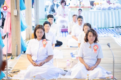 ภาพ No.288861:วันที่ 6 มกราคม พ.ศ. 2569 พิธีถวายภัตตาหารเป็นสังฆทาน แด่พระธรรมยาตรา ในโครงการธรรมยาตรา กตัญญูบูชา มหาปูชนียาจารย์ พระมงคลเทพมุนี(สด จนฺทสโร) พระผู้ปราบมาร อนุสรณ์สถาน 7 แห่ง ปีที่ 14 ณ อนุสรณ์สถานมหาวิหารพระมงคลเทพมุนี (โลตัสแลนด์) อ.สองพี่น้อง จ.สุพรร