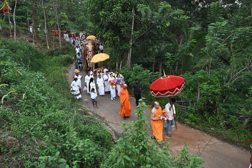 ภาพ No.278866:วันที่ 1 พฤศจิกายน  2568 กฐินสมทบวัดต่างประเทศ โดยคณะศิษยานุศิษย์ บูชาธรรม 81 ปี หลวงพ่อธัมมชโย กฐินช้างศรีลังกา  ณ วัดสุวรรณวิหาร เขตอาวิซาเวรี ประเทศศรีลังกา