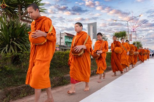 ภาพ No.281354:วันเสาร์ที่ 27 ธันวาคม พ.ศ.2568 พิธีตักบาตรพระ ๑,๐๐๐ รูป   เพื่อความเป็นสิริมงคลแก่ชีวิตและแผ่นดินไทย  มหากุศลครั้งยิ่งใหญ่แห่งปี ส่งท้ายปีเก่า ต้อนรับปีใหม่  ณ ถนนหน้าที่ว่าการอำเภอภูเรือ จังหวัดเลย