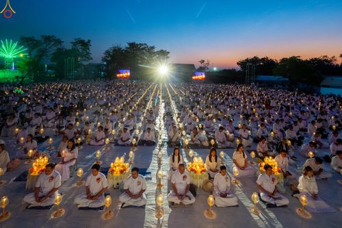 ภาพ No.294125:วันที่ 13 มกราคม พ.ศ. 2569 พิธีจุดประทีปถวายเป็นพุทธบูชา และบูชาธรรมมหาปูชนียาจารย์  (ภาพชุดที่ 2) ณ วัดสองพี่น้อง ต.ต้นตาล อ.สองพี่น้อง จ.สุพรรณบุรี ในโครงการธรรมยาตรา กตัญญูบูชา มหาปูชนียาจารย์ พระมงคลเทพมุนี(สด จนฺทสโร) พระผู้ปราบมาร อนุสรณ์สถาน 7 แห่