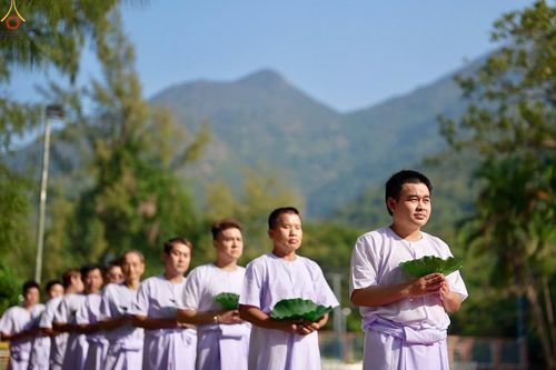 ภาพ No.280804:วันที่ 27 ธันวาคม พ.ศ. 2568  พิธีปลงผมนาคธรรมทายาท โครงการอุปสมบทหมู่บูชาธรรม 81 ปี หลวงพ่อธัมมชโย  ณ สมาคมพุทธ เขตตงช้ง ฮ่องกง