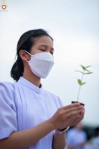 ภาพ No.90106:พิธีปลูกทรัพย์บานชื่น  เนื่องใน 139 ปี วันคล้ายวันเกิดด้วยรูปกายเนื้อ พระมงคลเทพมุนี (สด จนฺทสโร) พระผู้ปราบมาร วันอังคารที่ 10 ตุลาคม พ.ศ. 2566 ณ วัดพระธรรมกาย จ.ปทุมธานี