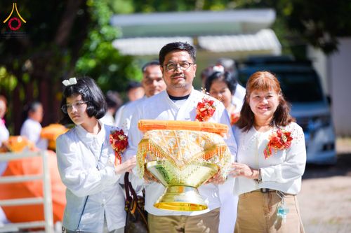 ภาพ No.313021:วันเสาร์ที่ 28 กุมภาพันธ์  พ.ศ. 2569 พิธีทอดผ้าป่าสามัคคีเพื่อสร้างอาคารที่พักสามเณร ณ ศูนย์ปฏิบัติธรรมสวนผึ้ง จ.ราชบุรี