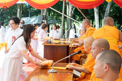 ภาพ No.285734:วันพุธที่ 10 ธันวาคม พ.ศ.2568  พิธีตอกเสาเข็มมงคลต้นสุดท้าย รองรับองค์พระเจดีย์เพื่อสร้างสันติภาพโลก ณ ศูนย์ปฏิบัติธรรมและศูนย์อบรมเยาวชน ชัยนาท