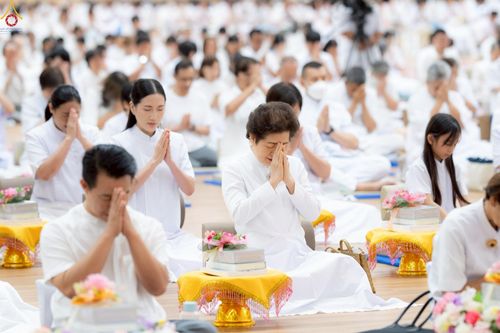 ภาพ No.225380:วันอาทิตย์ที่ 18 พฤษภาคม พ.ศ. 2568 พิธีร่วมบุญการศึกษา พระภิกษุ สามเณร ณ ห้องแก้วสารพัดนึก 2 วัดพระธรรมกาย