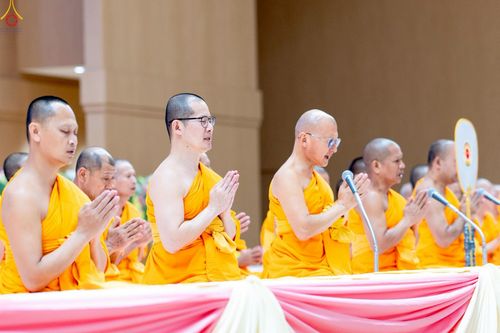 ภาพ No.228353:วันอาทิตย์ที่ 8 มิถุนายน พ.ศ. 2568 พิธีถวายทุนสนับสนุนพระไตรปิฎกฉบับธรรมชัย และอนุรักษ์คัมภีร์โบราณ ณ ห้องแก้วสารพัดนึก 2 วัดพระธรรมกาย