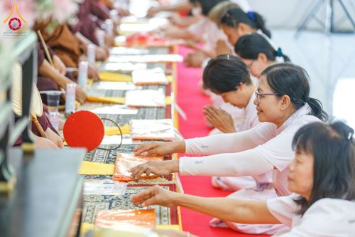 ภาพ No.192451:พิธีทอดผ้าป่าทำนุบำรุงศาสนสถาน ณ วัดศรีเมือง ต.ท่าทราย อ.เมืองสมุทรสาคร จ.สมุทรสาคร ในโครงการธรรมยาตรา กตัญญูบูชา มหาปูชนียาจารย์ พระมงคลเทพมุนี(สด จนฺทสโร) พระผู้ปราบมาร อนุสรณ์สถาน 7 แห่ง ปีที่ 13 วันที่ 9 มกราคม พ.ศ. 2568