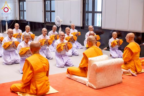 ภาพ No.256223:วันที่ 4 ตุลาคม พ.ศ. 2568 พิธีบรรพชาอุปสมบท  โครงการอุปสมบทหมู่บูชาธรรม 141 ปี  พระมงคลเทพมุนี (สด จนฺทสโร) ณ โบสถ์พระไตรปิฏก วัดพระธรรมกาย จ.ปทุมธานี