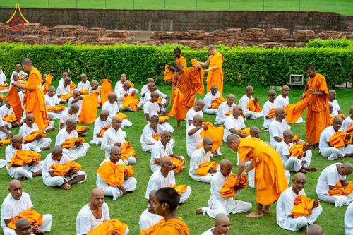 ภาพ No.231077:วันที่ 1 กรกฎาคม พ.ศ. 2568 โครงการบรรพชาสามเณร 300 รูป ถวายเป็นพุทธบูชา  วันอาสาฬหบูชา ณ จุดกำเนิดพระรัตนตรัย  ต้นแหล่งธัมมจักกัปปวัตตนสูตร เมืองพาราณสี  สารนาถ ประเทศอินเดีย