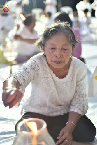 ภาพ No.261919:วันที่ 14 ตุลาคม พ.ศ. 2568 พิธีกลั่นแผ่นดิน โปรยทรายตอกเสาเข็มมหามงคลต้นแรก  สร้างองค์พระเจดีย์และจุดประทีปถวายเป็นพุทธบูชา ณ ศูนย์ปฏิบัติธรรมชัยนาท ต.ธรรมามูล อ.ชัยนาท จ.ชัยนาท