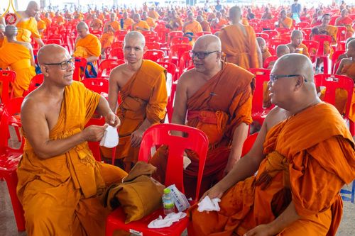ภาพ No.60351:การต้อนรับพระสังฆาธิการ 10,000 กว่าวัดทั่วประเทศ พิธีมอบปัจจัยช่วยเหลือครู 4 จังหวัดชายแดนภาคใต้ พิธีปฏิบัติธรรม ในวันคุ้มครองโลก วันจันทร์ที่ 22 เมษายน พ.ศ.2567 ณ วัดพระธรรมกาย จ.ปทุมธานี