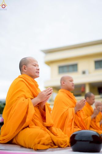 ภาพ No.241920:วันอาทิตย์ที่ 31 สิงหาคม พ.ศ. 2568 พิธีทำบุญแด่คณะสงฆ์ 122 รูป ฉลอง 121 ปี อำเภอคลองหลวง จ.ปทุมธานี เพื่อนำส่งช่วยเหลือคณะสงฆ์ 323 วัด 4 จังหวัดชายแดนภาคใต้ และช่วยเหลือประชาชนจากเหตุปะทะ แนวชายแดนไทย-กัมพูชา ณ บริเวณหน้าที่ว่าการอำเภอคลองหลวง 