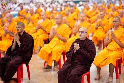 ภาพ No.159193:พิธีบูชาข้าวพระ ในวันอาทิตย์ต้นเดือน วันที่ 6 ตุลาคม พ.ศ. 2567 ณ สภาธรรมกายสากล วัดพระธรรมกาย